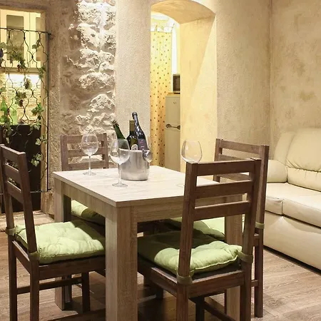 Optimist/old House *