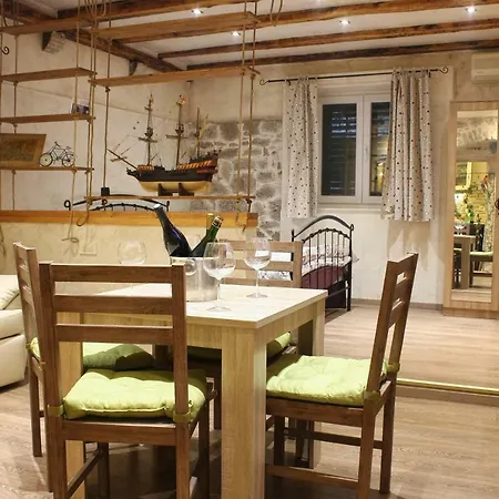 Optimist/old House 公寓 *
